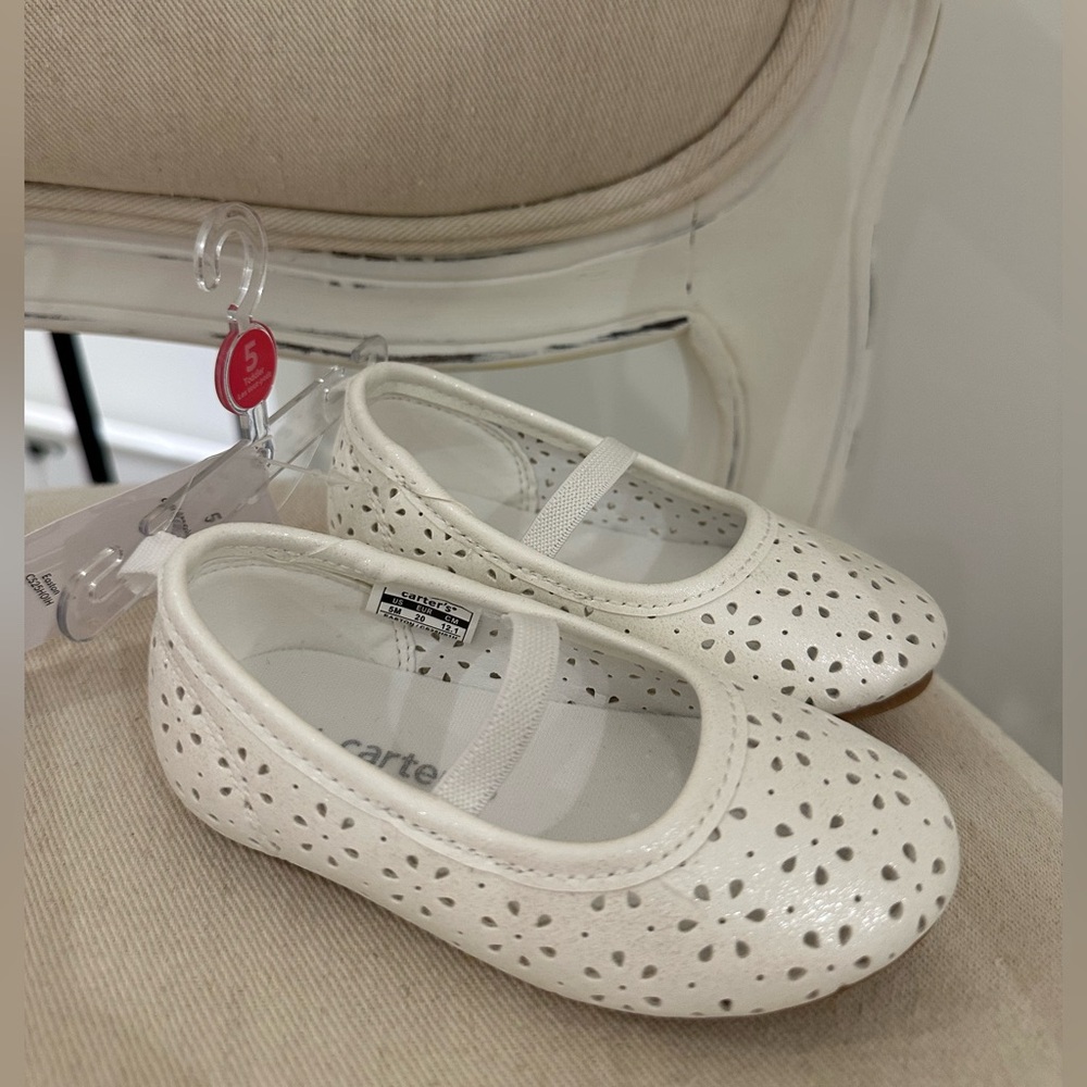 🦢 12~18 Mth Size 5 Carter's White Baby Floral Ballet Flats NWT